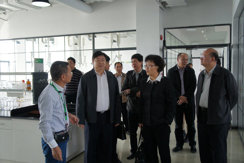 2月18日農業部種植業司陳友權副司長、農業部藥檢所季穎總農藝師等一行到廣東開展新的《農藥管理條例》配套規章制度修訂調研，廣東省農業廳黃斌民副廳長等參加調研